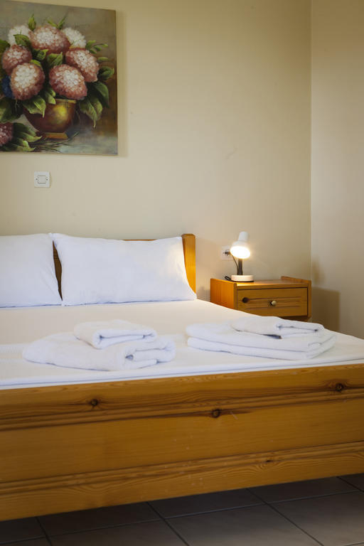 Kantouni Apartments Свороната Стая снимка